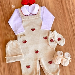 Jardineira Tricot Bordada com Body Golinha Viés Moranguinhos