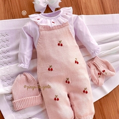 Jardineira Tricot Bordada com Body Golinha Palhaço Cerejinhas