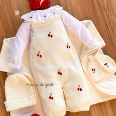 Jardineira Tricot Bordada com Body Golinha Palhaço Cerejinhas