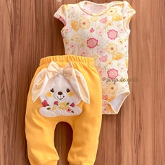 Conjunto Body Floral e Calça Bordada Bumbum Coelhinha Tontom