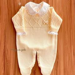 Macacão Tricot Bordado Quadriculado