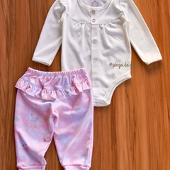 Conjunto Body Botões e Calça Babados Bumbum Algodão Egípcio Petit Rose